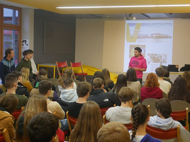 Oberstufenschüler des Fürstenberg-Gymnasiums Donaueschingen präsentiert über die Mobilitätswende