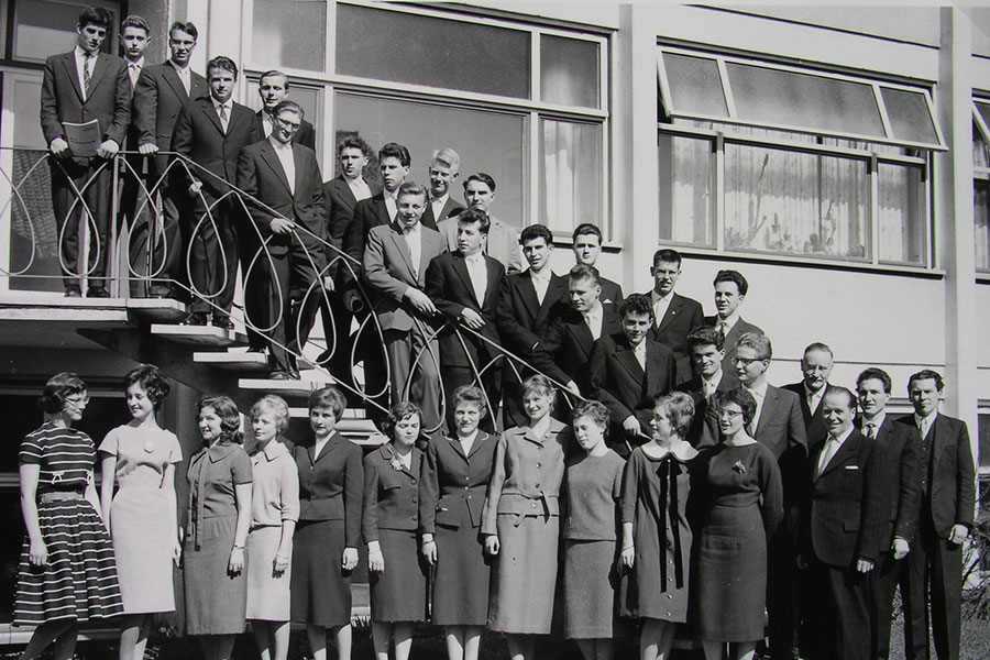 Altes schwarz-weiß Foto einer Abschlussklasse des Fürstenberg Gymnasiums