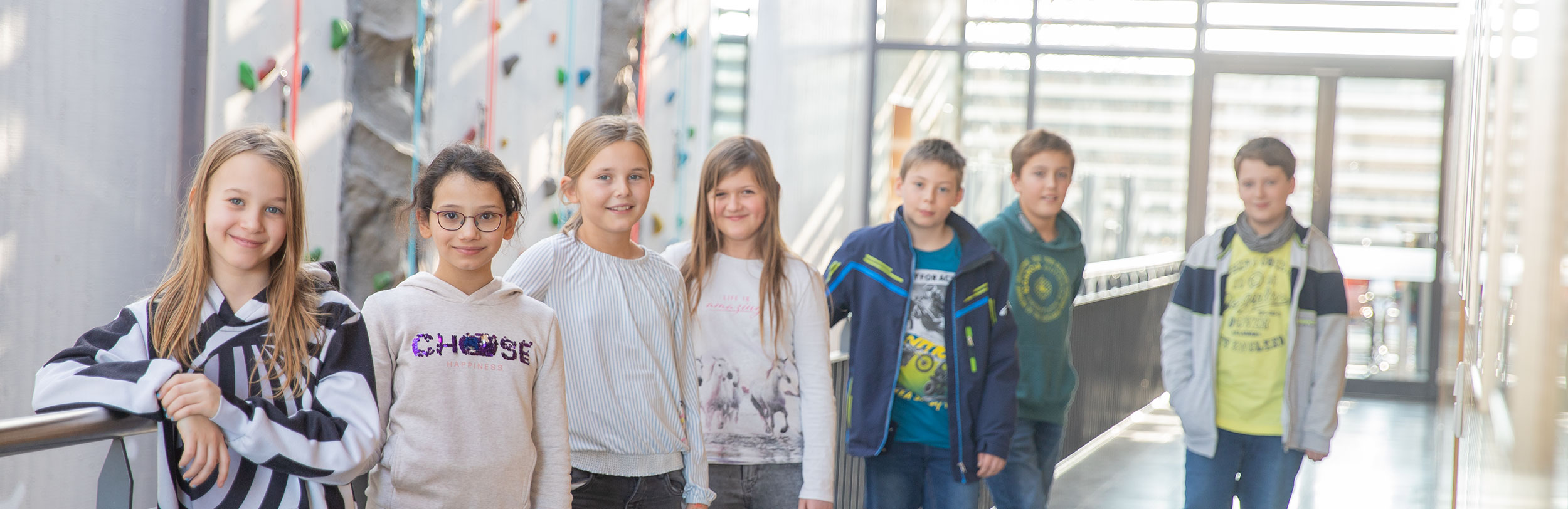 Schülerinnen und Schüler in der Turnhalle des Fürstenberg-Gymnasiums