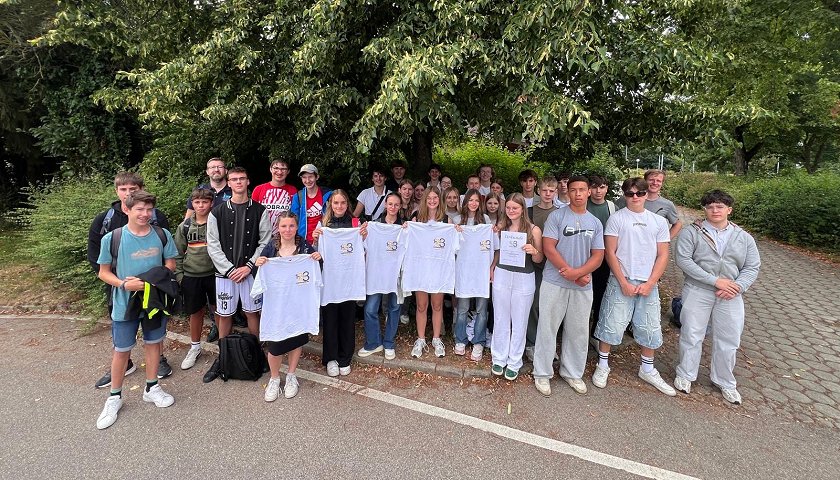 Gruppenfoto der Kl. 9a des Fürstenberg-Gymnasiums beim Regionalentscheid von "Mathematik ohne Grenzen" in Oberndorf.