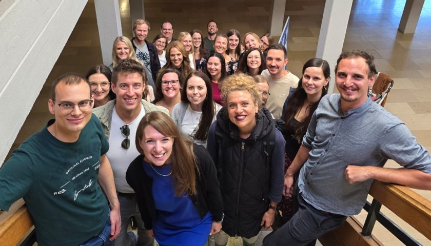 Gruppenfoto der FG-Abiturienten 2010 beim Wiedersehen im Oktober 2025