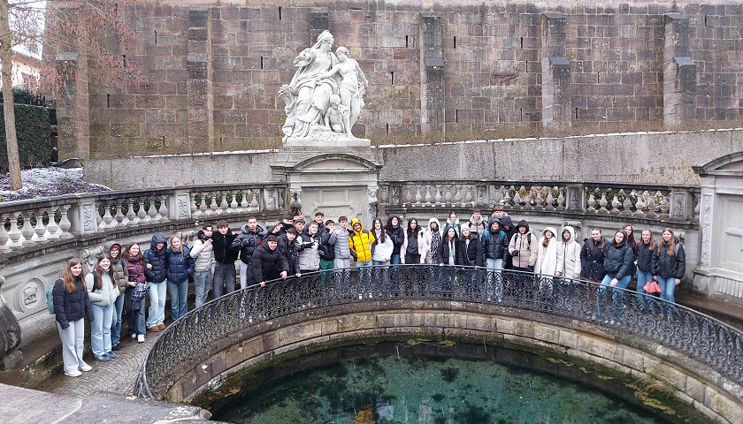 In Donaueschingen besuchten die spanischen Gastschüler aus Alhendín auch die Donauquelle.