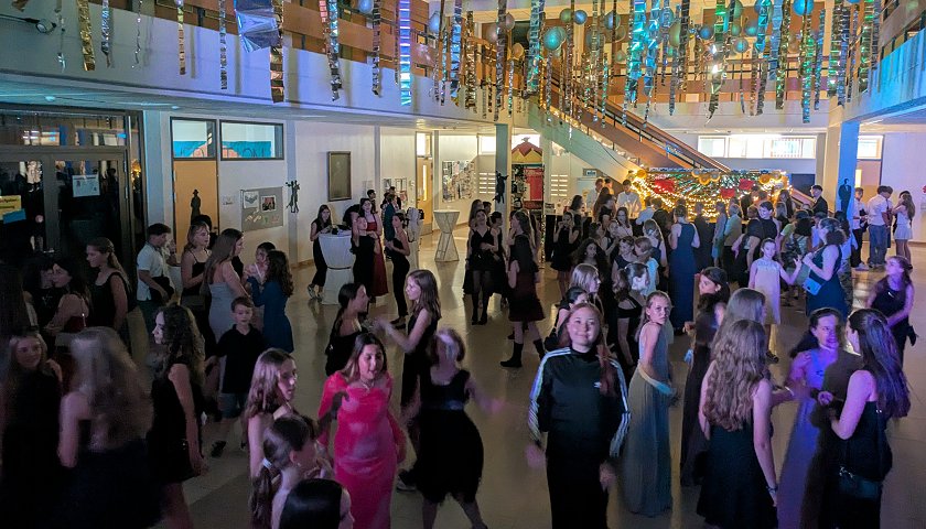 Penneball der SMV 2026: Die Gäste tanzen in der Aula
