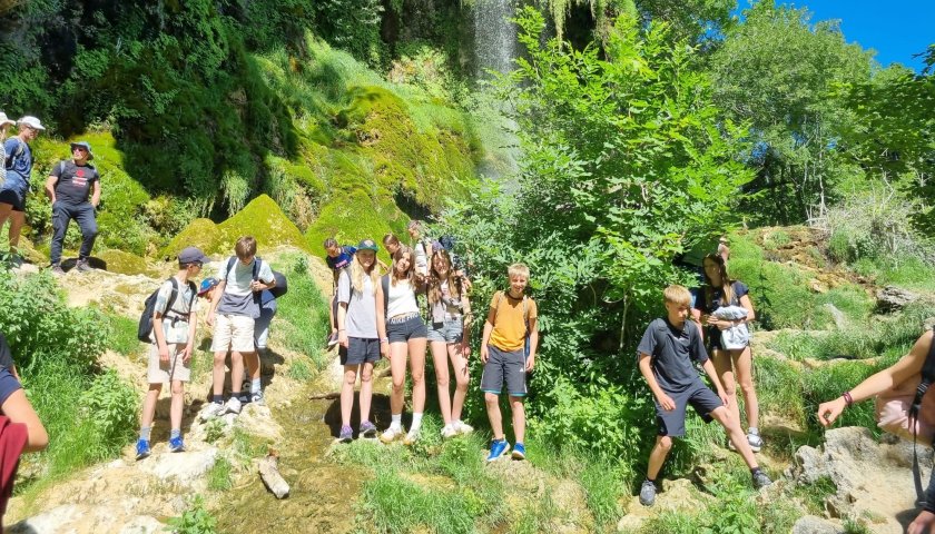 Millau-Austausch 2026: Schülerinnen und Schüler bei einer Wanderung