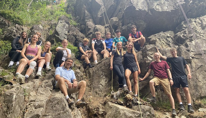 Gruppenfoto Sportexkursion 2026 auf dem Klettersteig