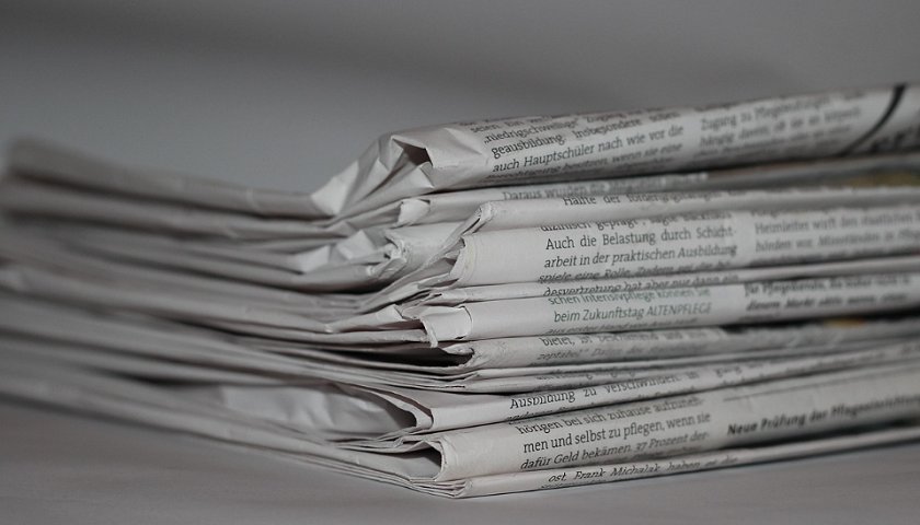 Symbolbild Pressemitteilung (Zeitungsstapel)