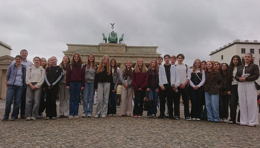 Studienfahrt der KS1 nach Berlin 2026: Am Brandenburger Tor