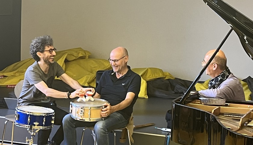 Neue Musik Workshop: Schülerinnen und Schüler beobachten Komponisten bei der Arbeit