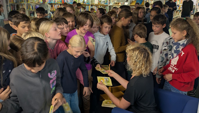 Autogrammstunde mit Annika Scheffel